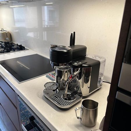 Private 1 Bed Accom With Bathroom In A 3 Bed Apartment - Melb Cbd, Regency Towers - Free Parking, Wifi And Pool Μελβούρνη Εξωτερικό φωτογραφία