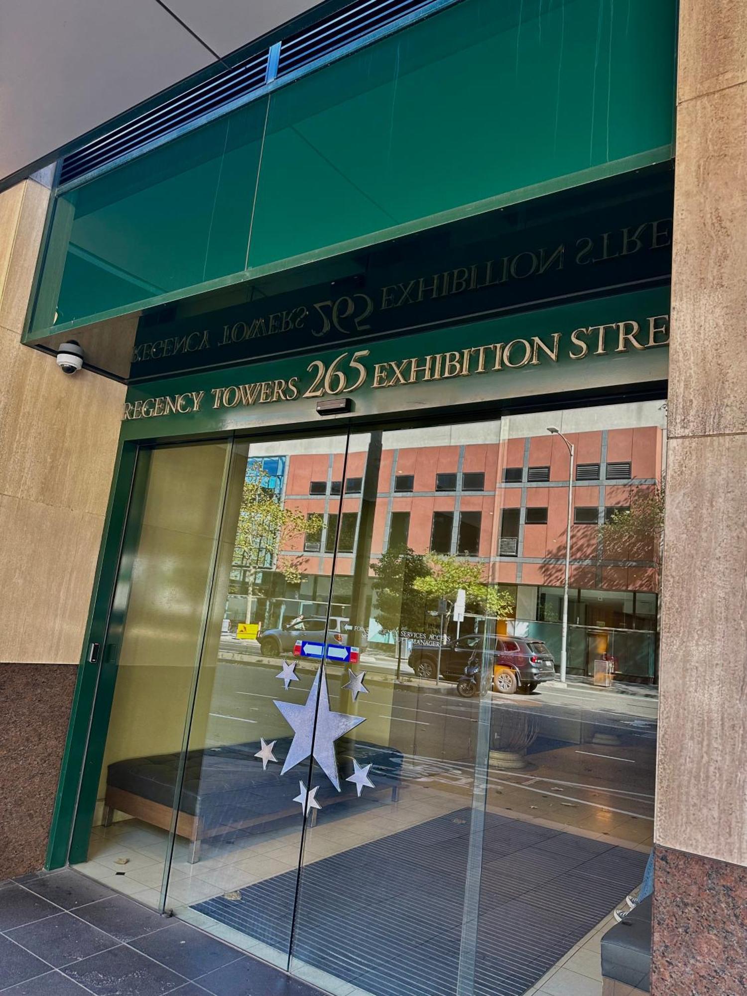 Private 1 Bed Accom With Bathroom In A 3 Bed Apartment - Melb Cbd, Regency Towers - Free Parking, Wifi And Pool Μελβούρνη Εξωτερικό φωτογραφία