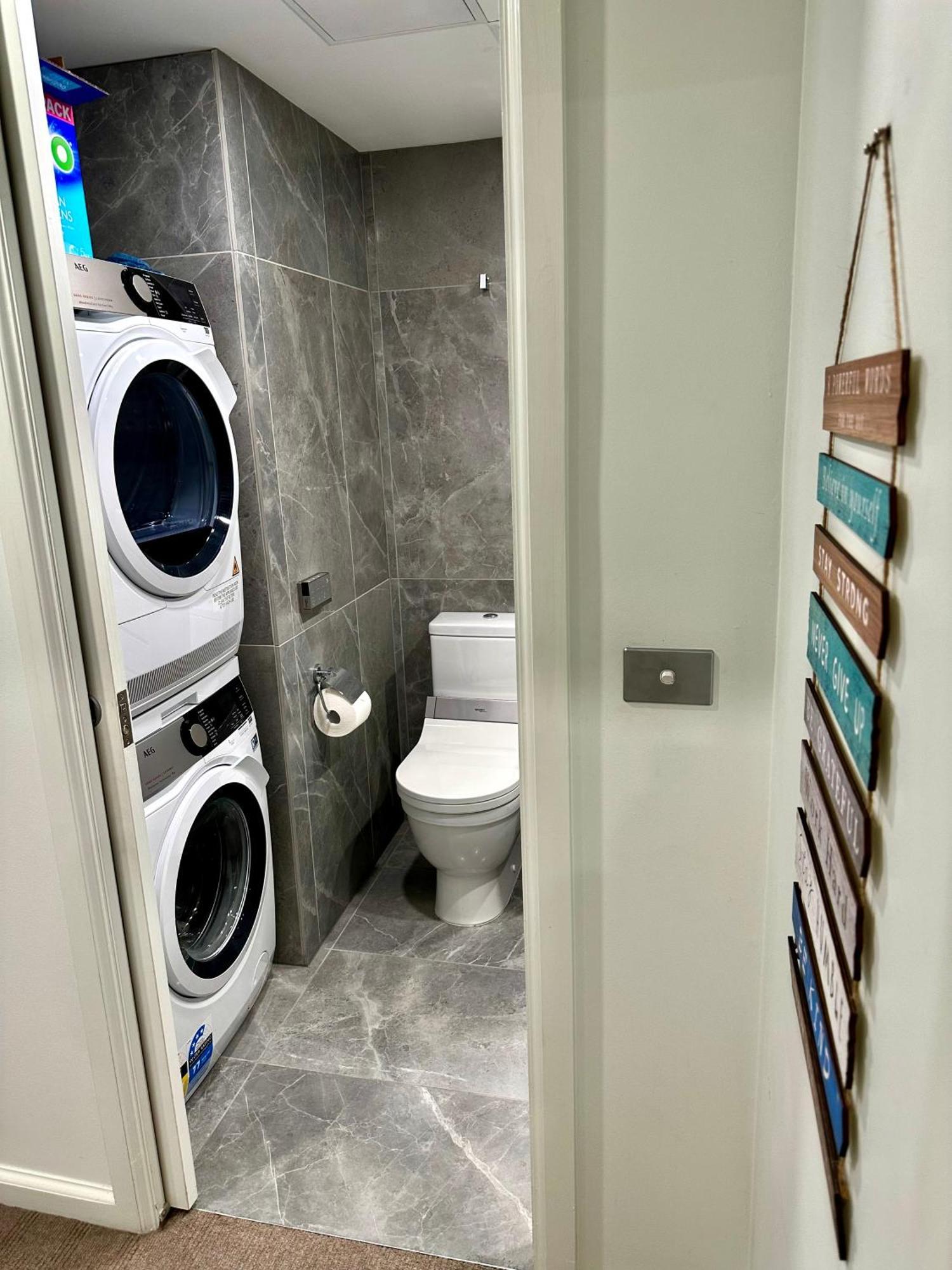 Private 1 Bed Accom With Bathroom In A 3 Bed Apartment - Melb Cbd, Regency Towers - Free Parking, Wifi And Pool Μελβούρνη Εξωτερικό φωτογραφία