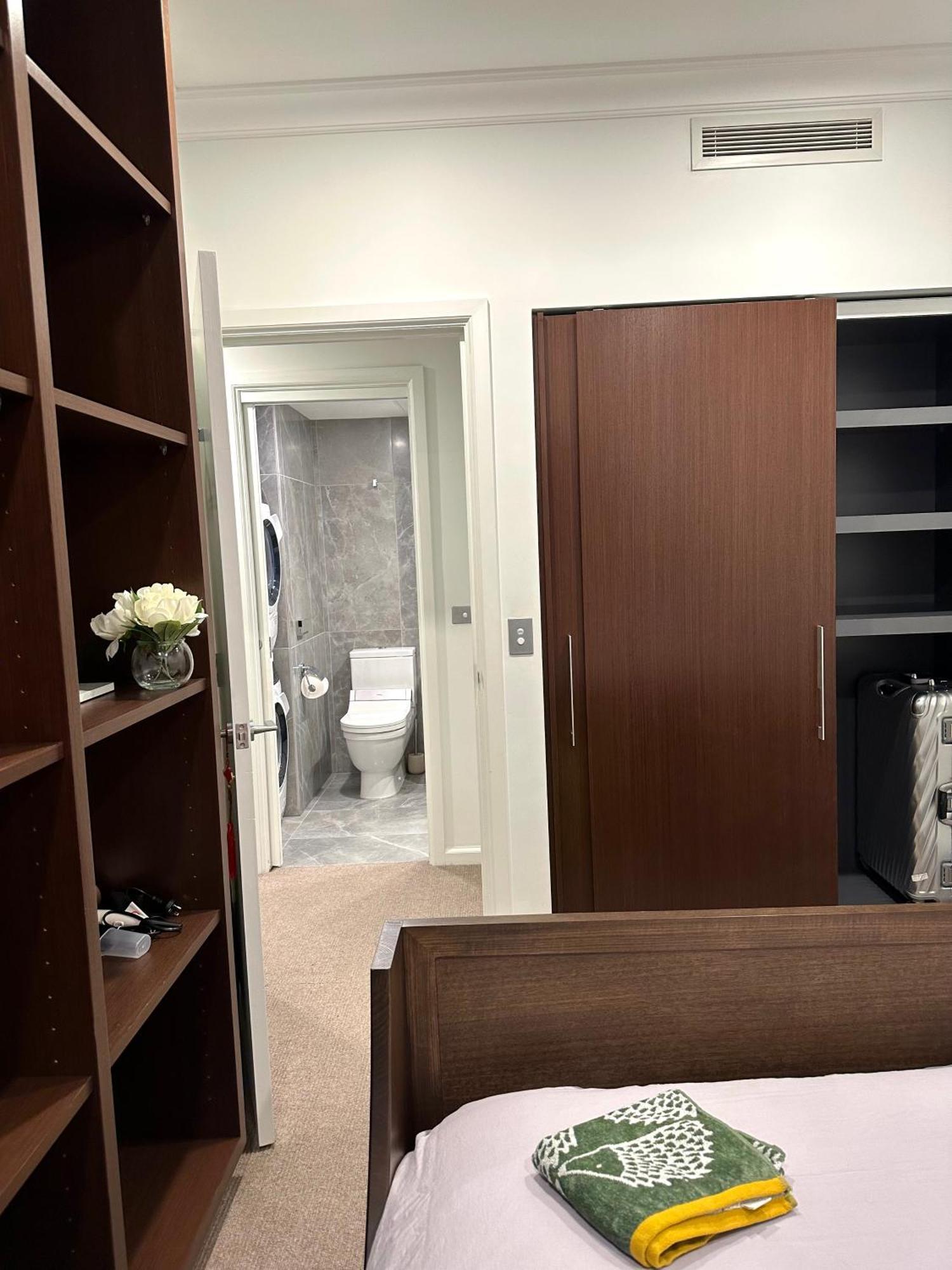 Private 1 Bed Accom With Bathroom In A 3 Bed Apartment - Melb Cbd, Regency Towers - Free Parking, Wifi And Pool Μελβούρνη Εξωτερικό φωτογραφία