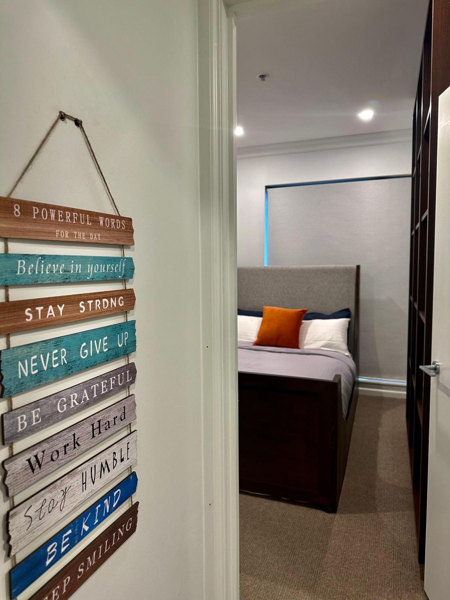 Private 1 Bed Accom With Bathroom In A 3 Bed Apartment - Melb Cbd, Regency Towers - Free Parking, Wifi And Pool Μελβούρνη Εξωτερικό φωτογραφία
